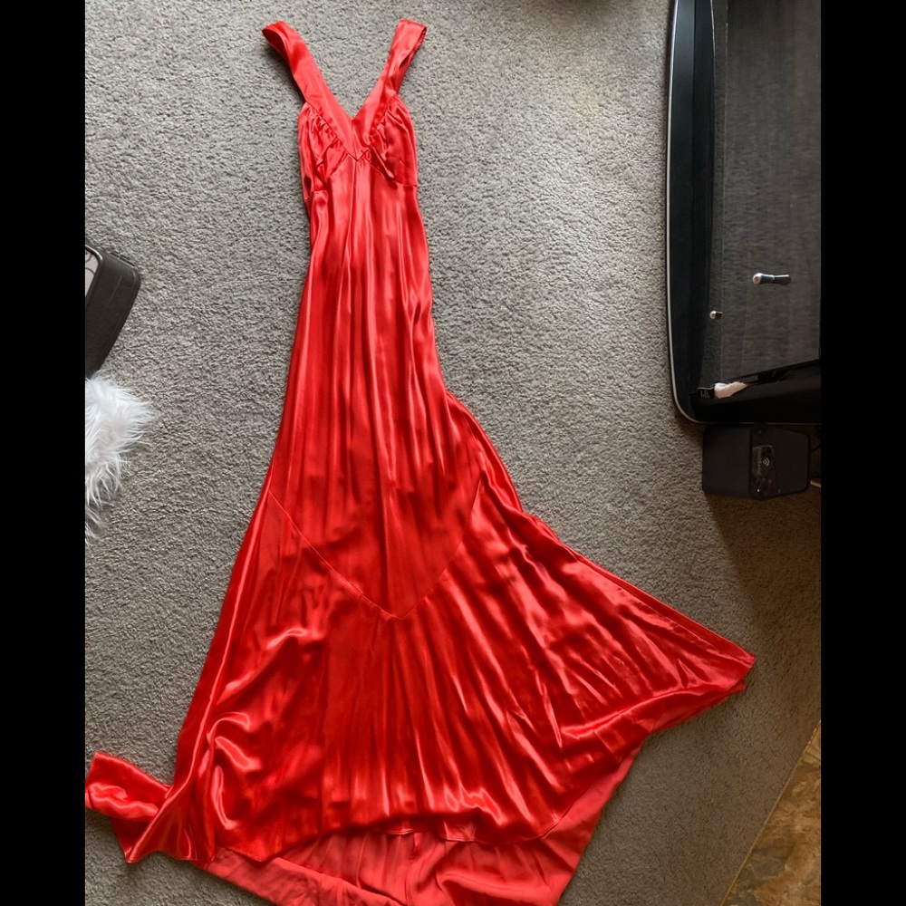 Long Satin Dress. (Wedding, Prom)